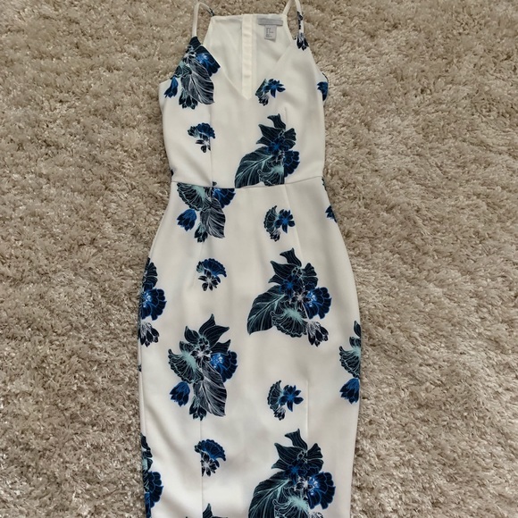 h&m white dress with blue flowers